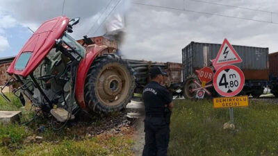 Hemzemin geçitte peş peşe kaza! Önce traktöre, sonra yayaya çarptı