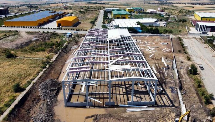 Edirne’de fırtına sırasında çatıdan düşen işçilerden biri yaşamını yitirdi!