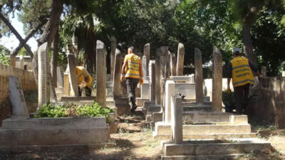 Şanlıurfa’da mezarlık tahrip edildi, vatandaş tepki gösterdi