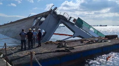 Tuzla’da tersanede havuz çöktü! Vinç geminin üzerine devrildi