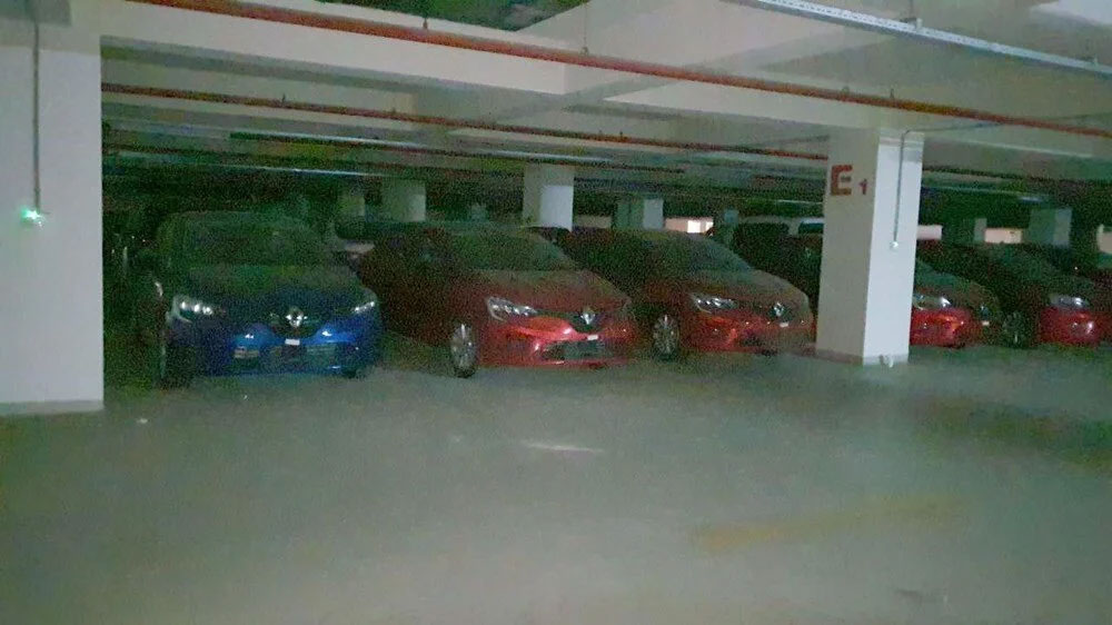 Havalimanı otoparkı sıfır araç doldu