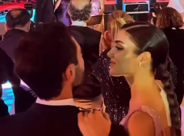 Hande Erçel ve Hakan Sabancı’nın romantik anları! Gözlerini sevgilisinden alamadı
