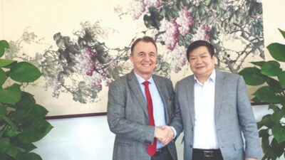 Denizlipek Bursa’ya Çin’den anlamlı plaket