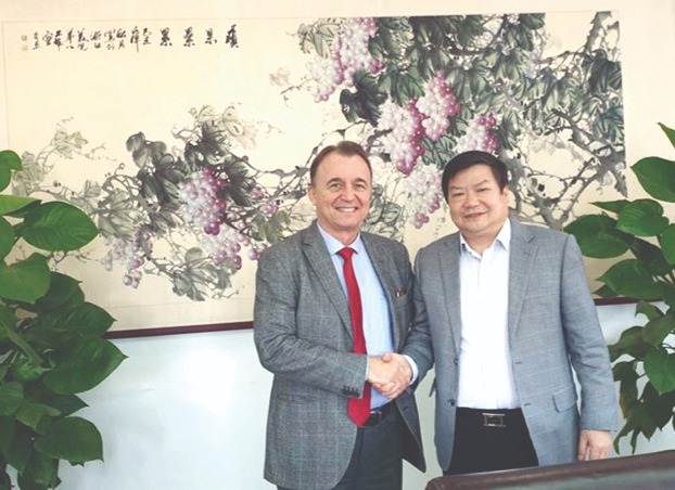 Denizlipek Bursa’ya Çin’den anlamlı plaket