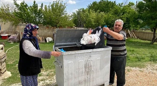Çöpten 400 bin TL ve altın çıktı