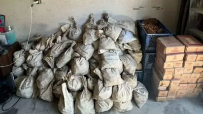 Kayınpederinin evini temizlerken çuvallar dolusu madeni para buldu! Tam 10 bin dolar değerinde…