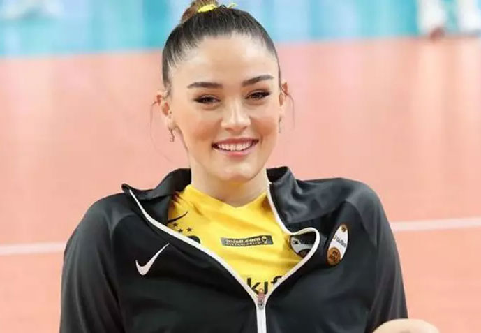 Voleybolcu Zehra Güneş’in havuz pozu! Güneş kremi sürmeyince…