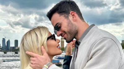 Konuşurken sevgilisinin gözleri doldu! Sosyal medyayı sallayan anlar