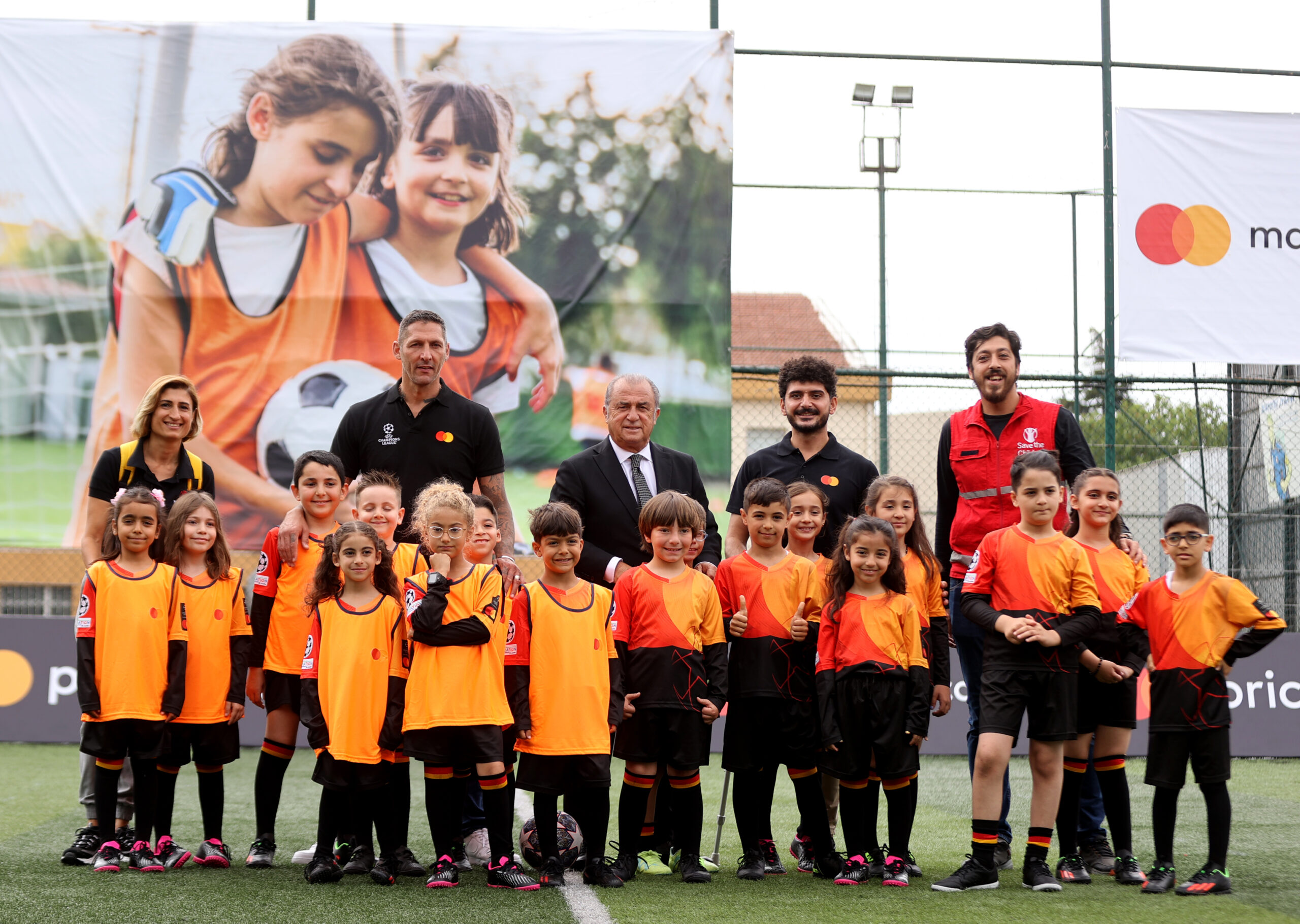 Fatih Terim ve Materazzi depremzede çocuklar için buluştu