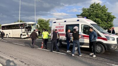 İşçileri taşıyan otobüsler çarpıştı: Yaralılar var