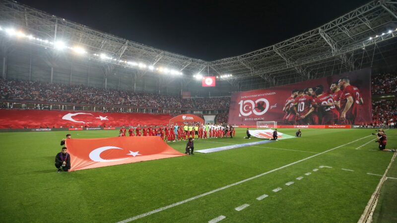 A Milli Futbol Takımı'nın Galler'i konuk ettiği maçta ilginç bir