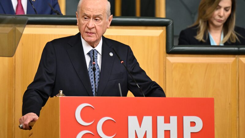 Devlet Bahçeli’den faiz artışı mesajı Partisinin grup toplantısında konuşan MHP lideri Devlet Bahçeli, "Üniversite sınavlarını