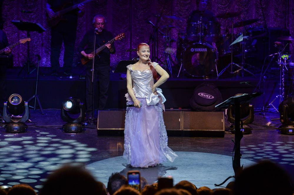 Bursa’da Candan Erçetin rüzgarı