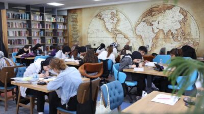 Gürsu Belediyesi’nin kütüphanesine yoğun ilgi