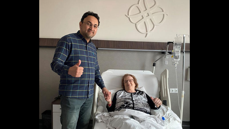Bursa’da 93 yaşındaki hasta, Hayat Hastanesi’nde sağlığına kavuştu Bursa’da yaşayan 93 yaşındaki hasta, aylardır sıkıntılarına sebep olan safra