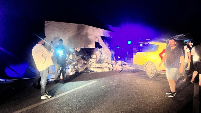Bursa-İzmir yolunda feci kaza: 1 ölü, 2 yaralı Bursa-İzmir karayolunda meydana gelen kazada 1 kişi öldü, 2 kişi