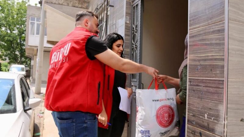 Bursa’nın bu ilçesinde 300 aileye bayram sürprizi! Gürsu Belediyesi Sosyal Yardım İşleri Müdürlüğü Kurban Bayramı öncesinde bayramlıkları