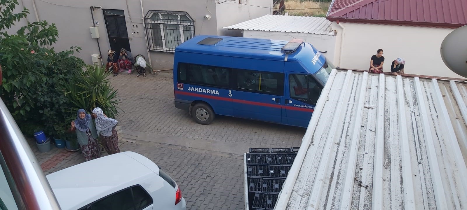 Bursa'da hırsızlar elleriyle koymuş gibi buldukları 1,5 milyonluk ziynetlerle kayıplara karıştı 1 AW922359 02