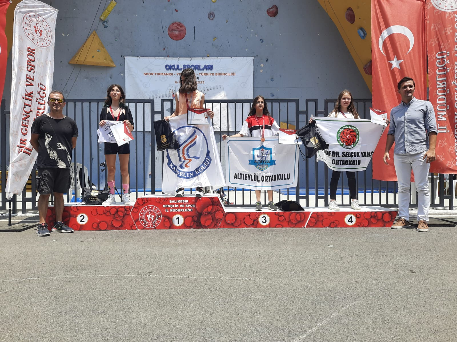 Spor tırmanış müsabakalarına İnegöllü sporcular damga vurdu Spor tırmanış müsabakalarına İnegöllü sporcular damga vurdu