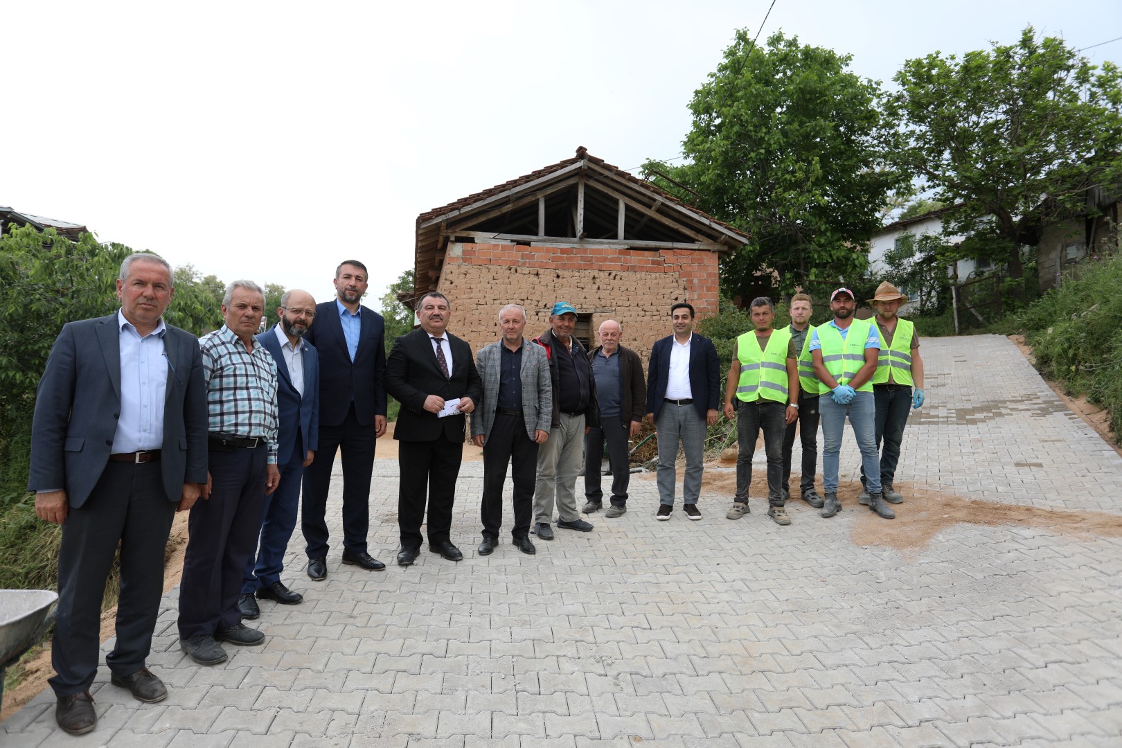 İnegöl’ün kırsal mahalleleri konfora kavuşuyor İnegöl’ün kırsal mahalleleri konfora kavuşuyor