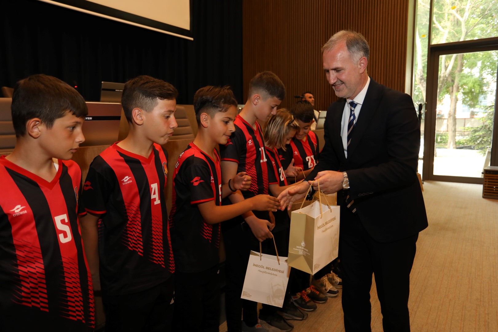 Meclis şampiyonları ağırladı Meclis şampiyonları ağırladı