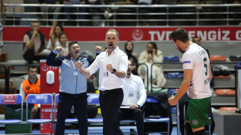 Bursa Büyükşehir Belediyespor Başantrenör Cemal Bora Şensoy'la yola devam edecek.