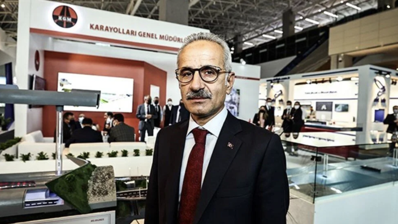 Ulaştırma ve Altyapı Bakanı Uraloğlu Bursa’da görev yapmıştı Yeni Kabine'de Ulaştırma ve Altyapı Bakanı olarak yer alan Abdulkadir