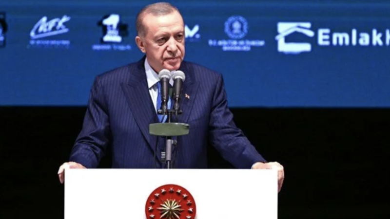 Cumhurbaşkanı Erdoğan’dan Kılıçdaroğlu’na tepki: ’12 seçim kaybetmiş hala seçmeni suçluyor’ Cumhurbaşkanı Recep Tayyip Erdoğan, Ankara'da katıldığı Necip Fazıl'ı Anma Programı'nda