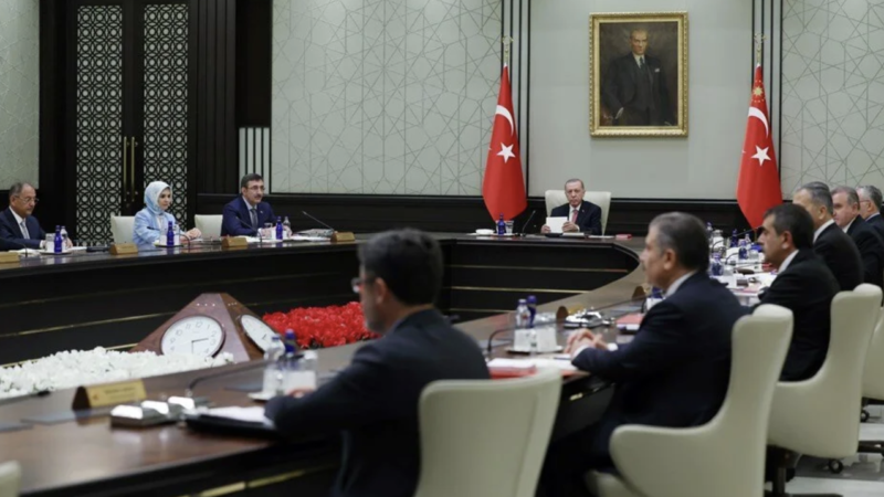 Cumhurbaşkanı Erdoğan: ‘Parlamenter sistem tartışmaları kapandı’ Kabine toplantısı sonrası açıklama yapan Cumhurbaşkanı Erdoğan, seçimle birlikte parlamenter