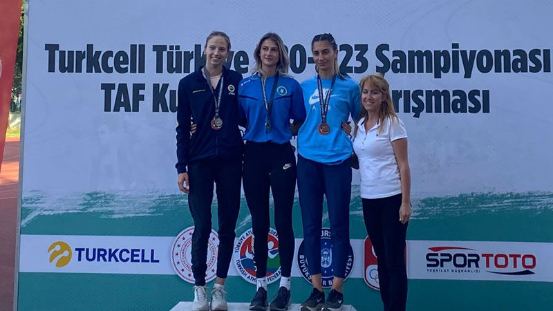 Bursa Büyükşehir Belediyespor Türkiye Atletizm Şampiyonası'nda madalyaları topladı.