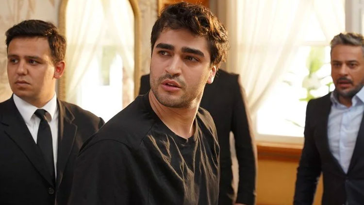 Yalı Çapkını’nın Ferit’i Mert Ramazan Demir’den tatil pozları