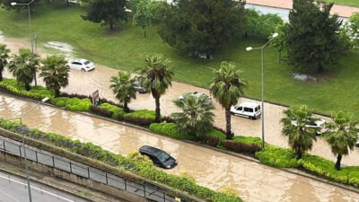 Samsun sele teslim oldu! Kayık ve botla gezdiler!