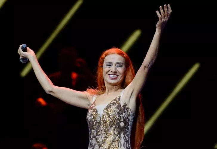 Yıldız Tilbe imajıyla dikkat çekti! Asker tıraşı oldu