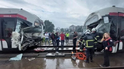 İki tramvay çarpıştı: Çok sayıda yaralı var!