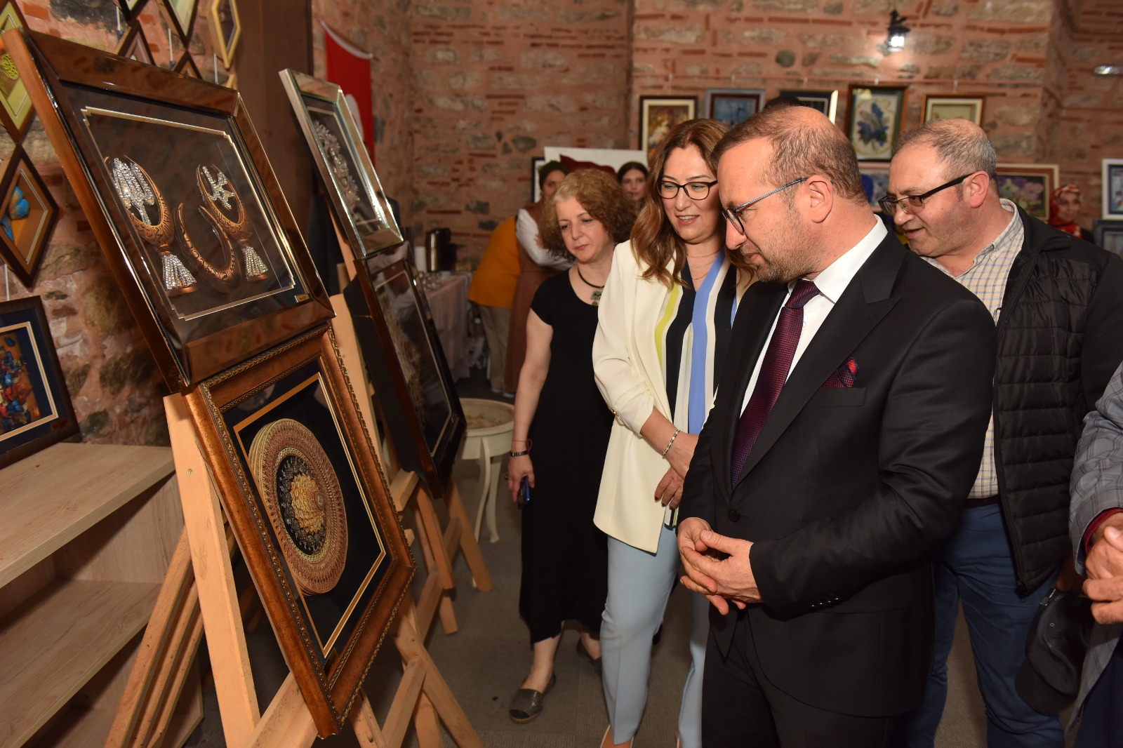 Yıldırım'da kadın temalı kağıt rölyef sergisi 3 YB 2