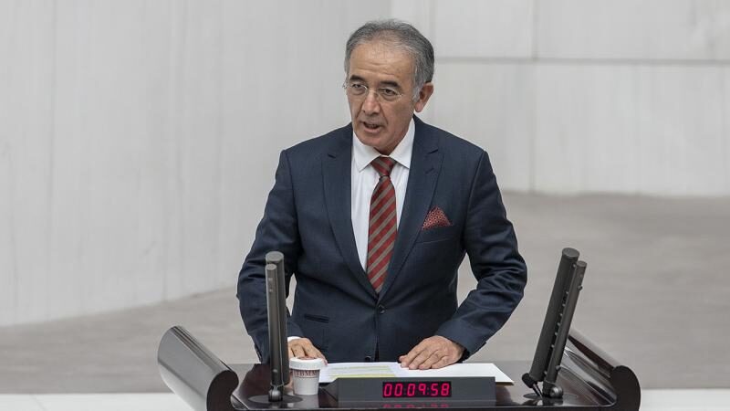 İYİ Parti’de istifa Eski Devlet Bakanı ve İYİ Parti kurucusu Prof. Dr. Ahat