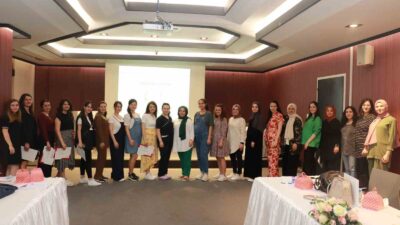 Hayat Hastanesi’nde anne adayları sertifikalarını aldı