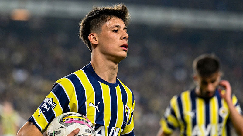 Transfer çalışmalarını sürdüren Fenerbahçe, genç yıldız Arda Güler’in en az