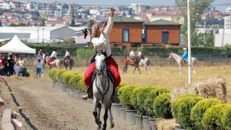 Atlı Okçuluk’ta çeyrek final heyecanı Bursa Büyükşehir Belediyesi’nin katıklarıyla düzenlenen Atlı Okçuluk Türkiye Şampiyonası Çeyrek