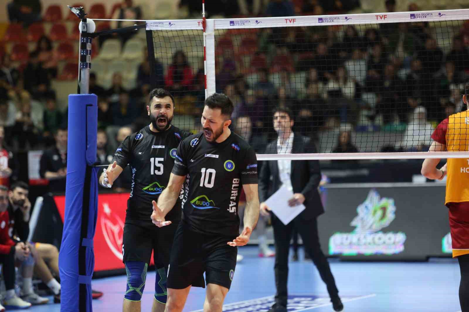 bursa buyuksehir belediyespor emre baturla sozlesme yeniledi f2f2fda