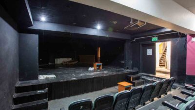 Bursa’da ulusal ve uluslararası festivallerin yanında Şehir Tiyatrosu oyunlarıyla Bursalıları