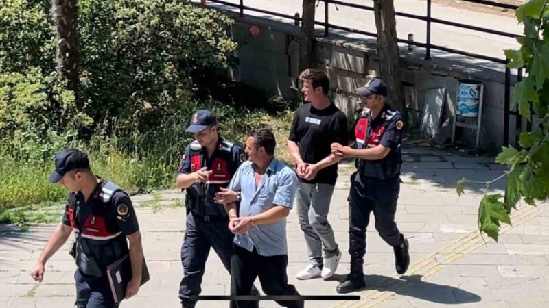 Bursa’da villa soyguncuları tutuklandı! Bursa’nın İznik ilçesinde jandarmanın kıskıvrak yakaladığı 3 villa soyguncusu mahkeme
