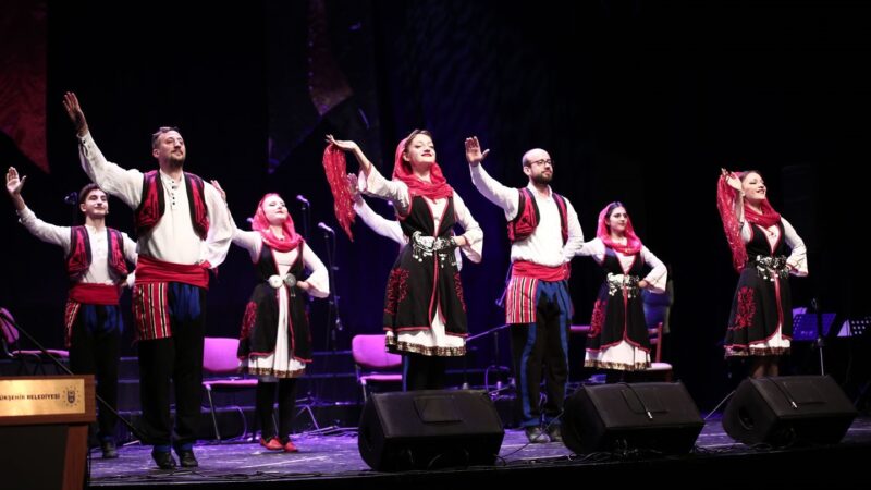 Bursa’da muhteşem yıl sonu konseri Bursa Büyükşehir Belediyesi Orkestra Şube Müdürlüğü Türk Halk Müziği Bölümü,