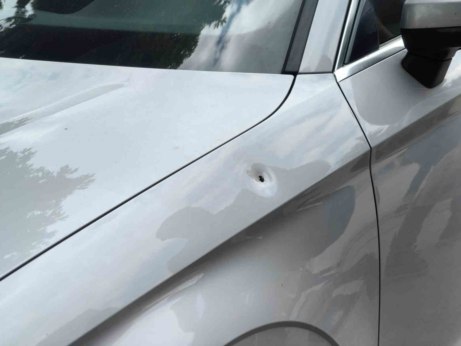 Bursa’da seyir halindeki araca mermi isabet etti Bursa’da seyir halindeki araca mermi isabet etti