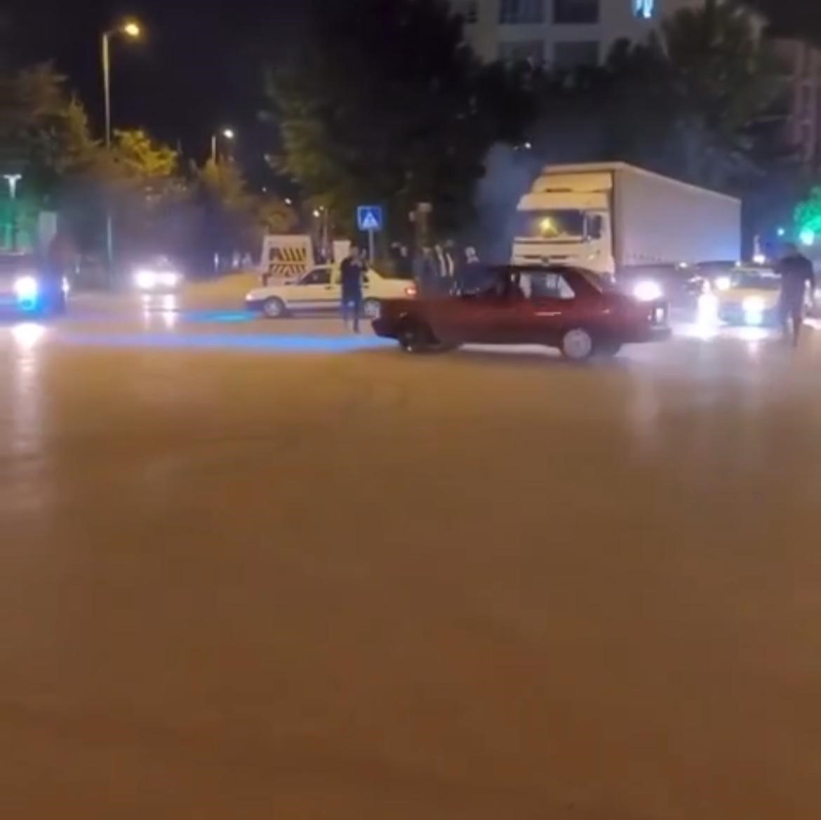 Bursa’daki trafik magandası kamerada… Kimseye aldırış etmeden drift attı