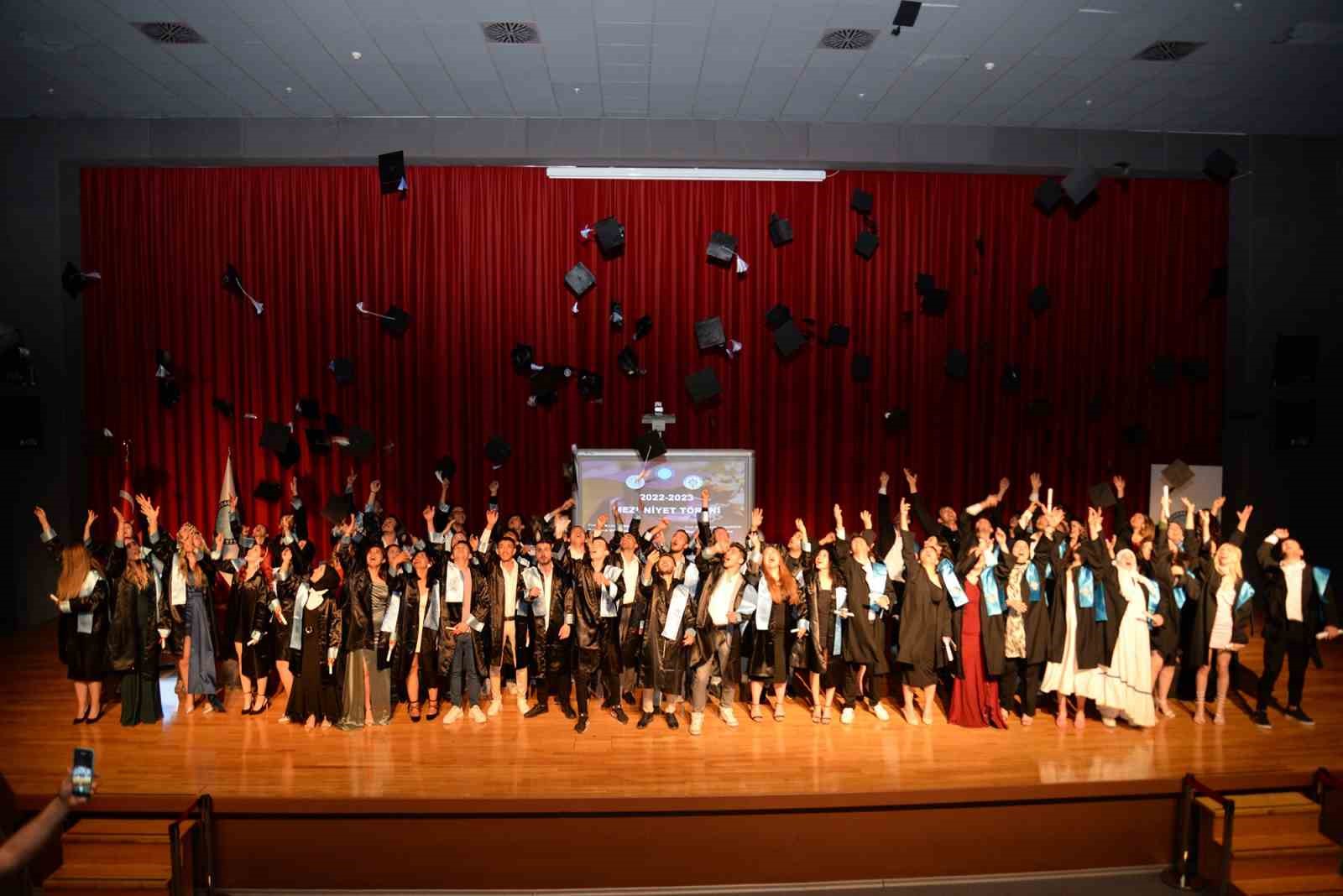 Büyükorhan ve Harmancık MYO mezunları belgelerini aldı Büyükorhan ve Harmancık MYO mezunları belgelerini aldı