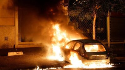 “Fransa yanarken Macron alkışlamayı tercih etti”