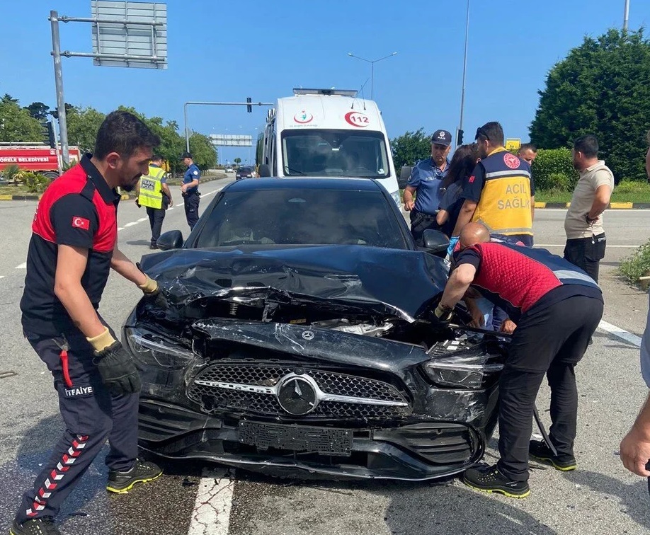 Galatasaray’ın milli futbolcusu trafik kazası geçirdi
