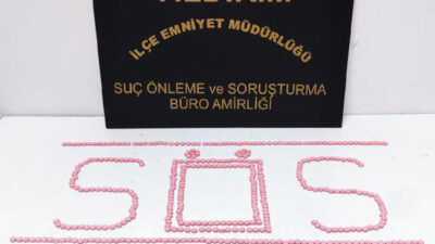 Bursa’da park halindeki otomobilden 400 uyuşturucu hap çıktı