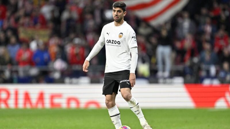 İspanya'nın Valencia Kulübü, geçtiğimiz sezon Fransa'nın Olympique Lyon takımından satın